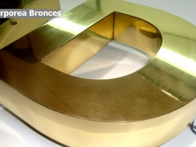 Bronce corporeos.