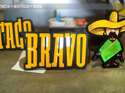 /trabajos/2-corporeos/0410-taco-bravo/16.jpg