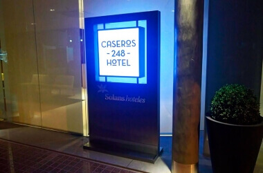/trabajos/2019/08/26/totem-luminoso-corporeo-01.jpg