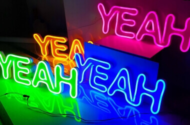 /trabajos/2020/03/02/letreros-luminosos-neon-leds-yeah-07.jpg