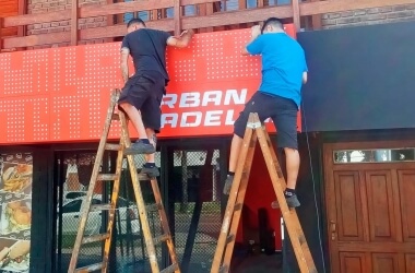 /trabajos/2025/03/02/letrero-luminoso-frente-negocio-padel-05.jpg