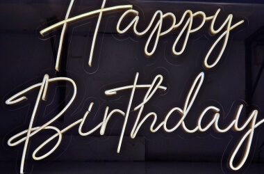 /trabajos/2025/11/21/letrero-neon-happy-birthday-03.jpg