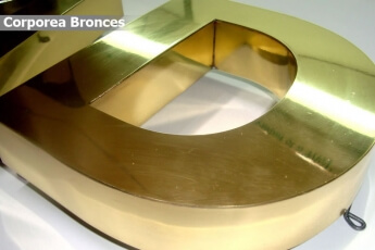 Bronce corporeos.