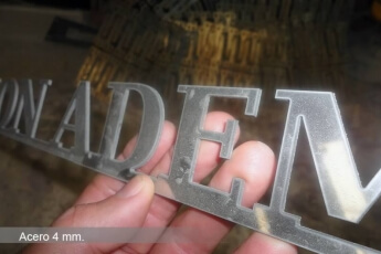 /trabajos/1-waterjet-bronce/0503-cobre/letras-corporeas-cobre-24.jpg