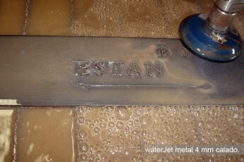 /trabajos/1-waterjet-hierros/0420-austral-i/letras-corporeas-bodega-10.jpg