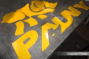 /trabajos/2-corporeos/0500-el-trentino/letras-corporeas-polyfan-540.jpg