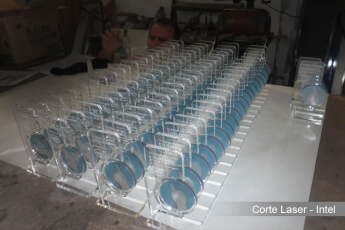 /trabajos/2-corporeos/0560-intel/corte-laser-220.jpg