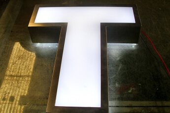 /trabajos/2-corporeos/0800-custom/letras-corporeas-10.jpg