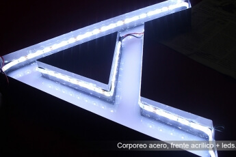 letra corporea calada con leds 01