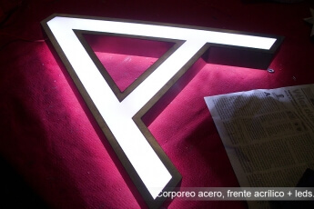 letra corporea calada con leds 02