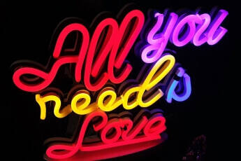 /trabajos/2018/11/06/neon-leds-all-love-01.jpg