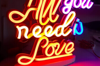 /trabajos/2018/11/06/neon-leds-all-love-02.jpg