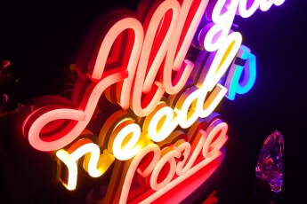 /trabajos/2018/11/06/neon-leds-all-love-09.jpg