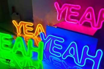 /trabajos/2020/03/02/letreros-luminosos-neon-leds-yeah-01.jpg