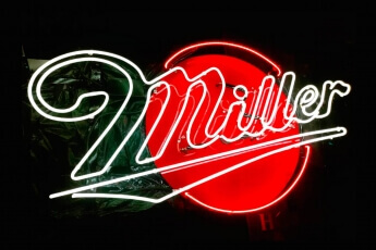 /trabajos/2021/12/31/letreros-de-neon-miller-01.jpg