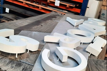 /trabajos/2024/05/28/letras-de-metal-luminosas-agro-22.jpg