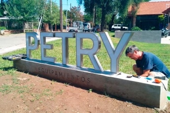 /trabajos/2025/03/14/letras-de-metal-luminosas-petry-13.jpg