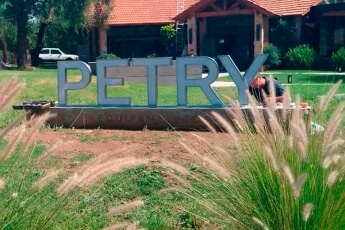/trabajos/2025/03/14/letras-de-metal-luminosas-petry-14.jpg