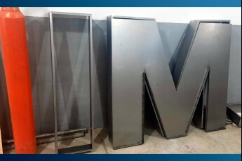/trabajos/2025/05/02/letras-de-metal-luminosas-miru-15.jpg