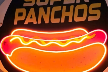 /trabajos/2025/05/08/letrero-de-neon-super-panchos.jpg