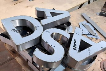 /trabajos/2025/07/27/letras-de-acero-luminosas-soda-ueb-11.jpg