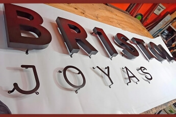 /trabajos/2026/01/27/bristol-joyas-letras-luminosas-04.jpg
