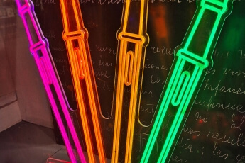 /trabajos/2026/03/07/letreros-de-neon-lapices-03.jpg