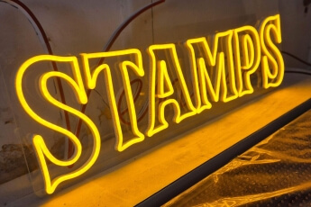 /trabajos/2026/03/07/letreros-de-neon-stamps-011.jpg