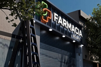 /trabajos/2026/03/22/letreros-para-farmacias-04.jpg