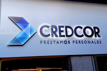 /trabajos/2026/05/31/letras-de-acero-corporeas-luminosas-credcor-03.jpg