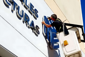 /trabajos/2026/09/10/letras-de-acero-unc-13.jpg