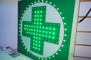 /trabajos/3-leds/0400-farmacias/letras-corporeas-01.jpg