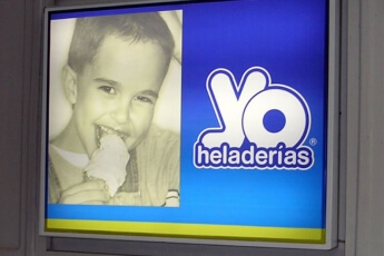 /trabajos/4-carteles-frontales/0400-yo-helados/03-yo-helado.jpg