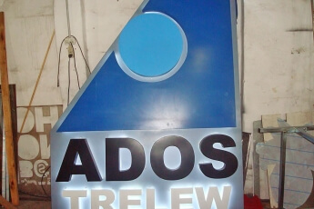 /trabajos/4-carteles-frontales/0500-taller/letras-corporeas-54.jpg